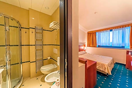 Single Room with French Bed