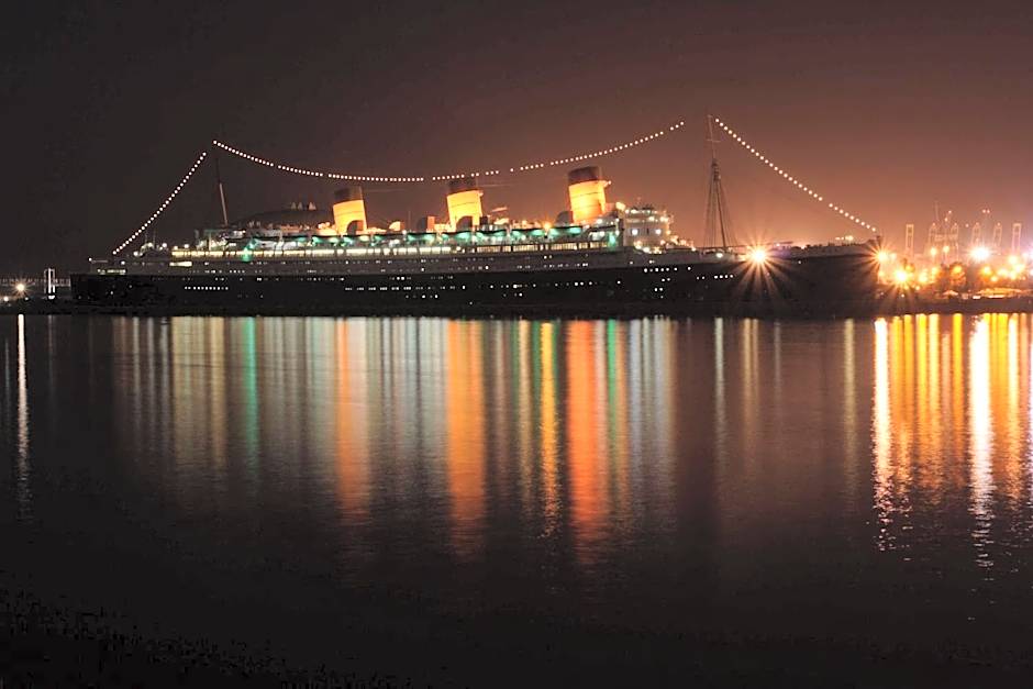 Golden Sails Hotel