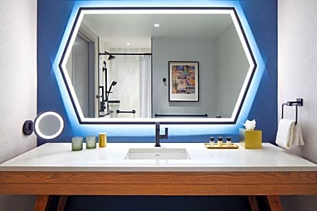 Sonora Swim 1King Mobility Accessible Ri Shwr