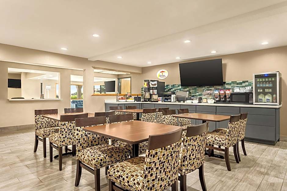 Super 8 by Wyndham Ankeny/Des Moines Area