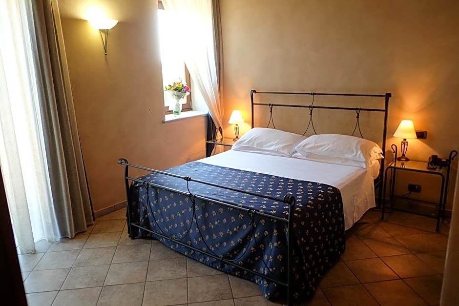 Photo 1 of 5 of Double Room