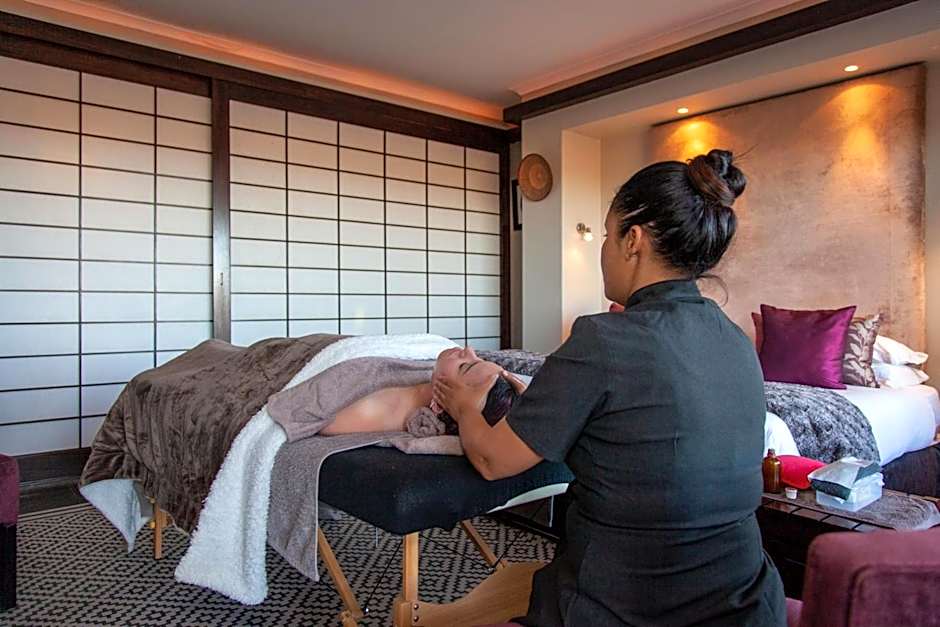 Inverdoorn Game Reserve Lodge