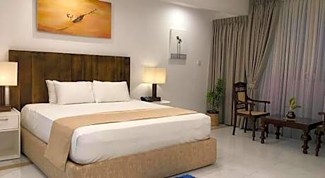 Lavinia Bay Beach Hotel