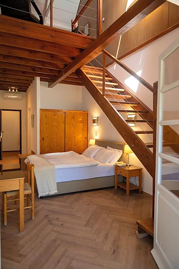 New Helvetia Historic Hotel