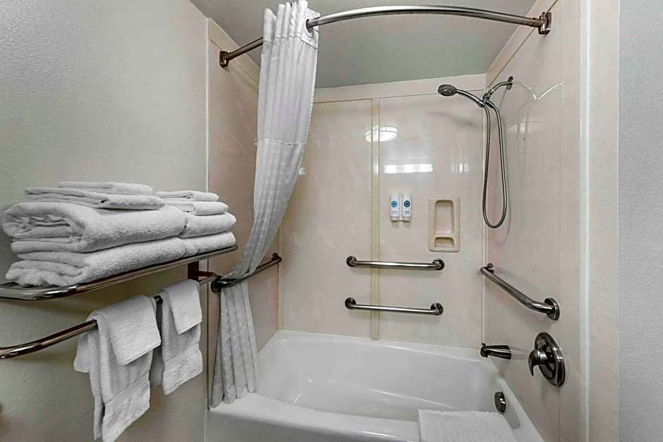 Photo 1 of 4 of 1 King Bed Suite, Accessible