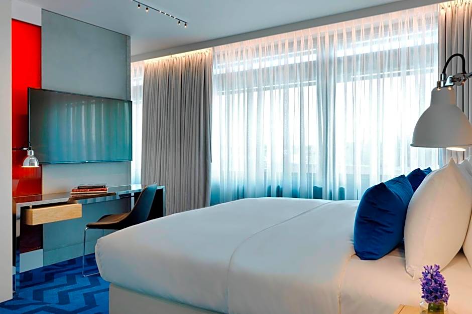 Renaissance by Marriott Warsaw Airport Hotel