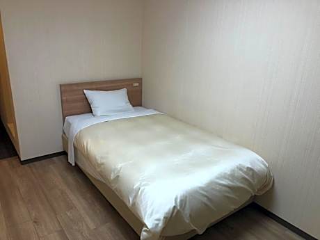 Single Room - Non-Smoking