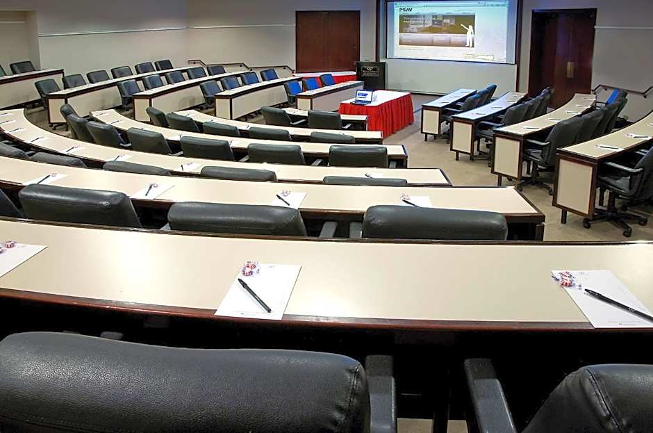 DoubleTree By Hilton Guest Suites & Conf. Center Chicago Downers Grove