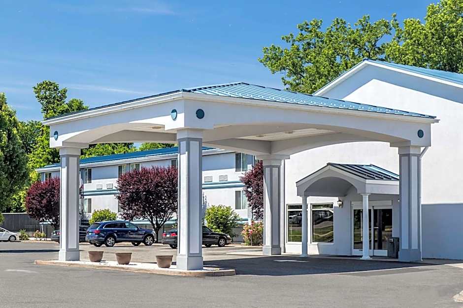 Quality Inn & Suites Danbury near University