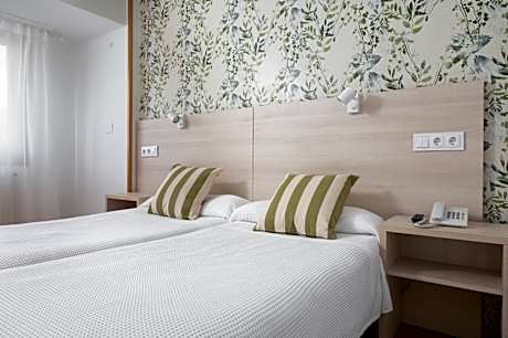 DOUBLE ROOM (2 ADULTS)