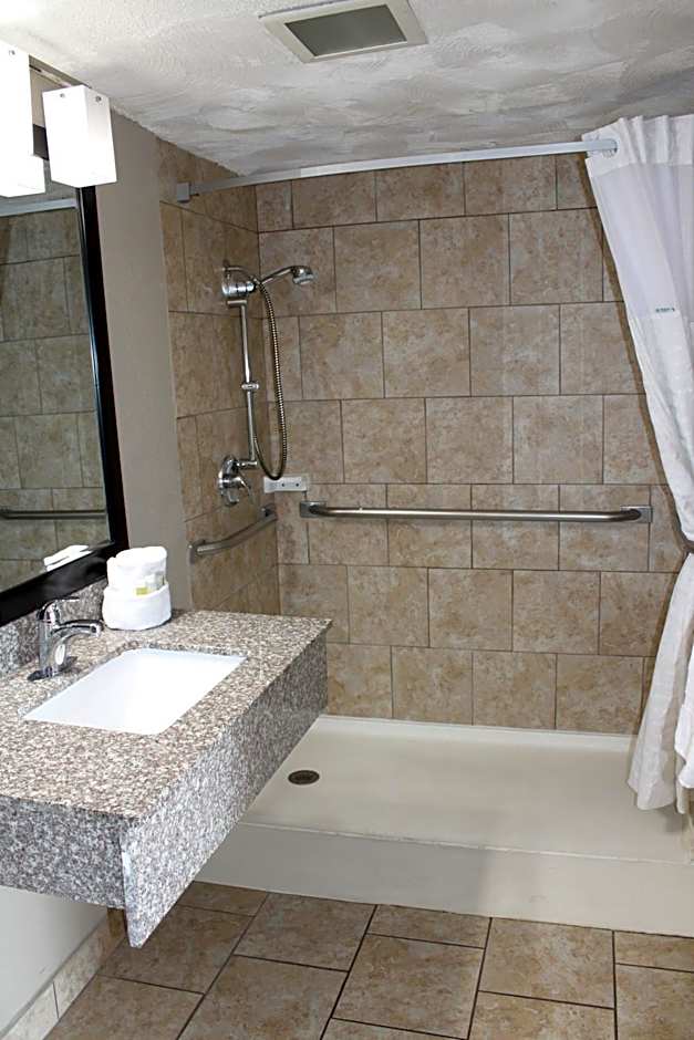 Days Inn & Suites by Wyndham Springfield on I-44