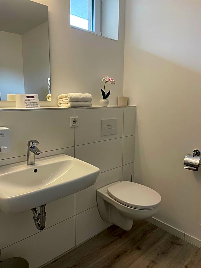 PRIMA Inn HOTEL & HOF NEURUPPIN - digitales & rezeptionsloses Motel