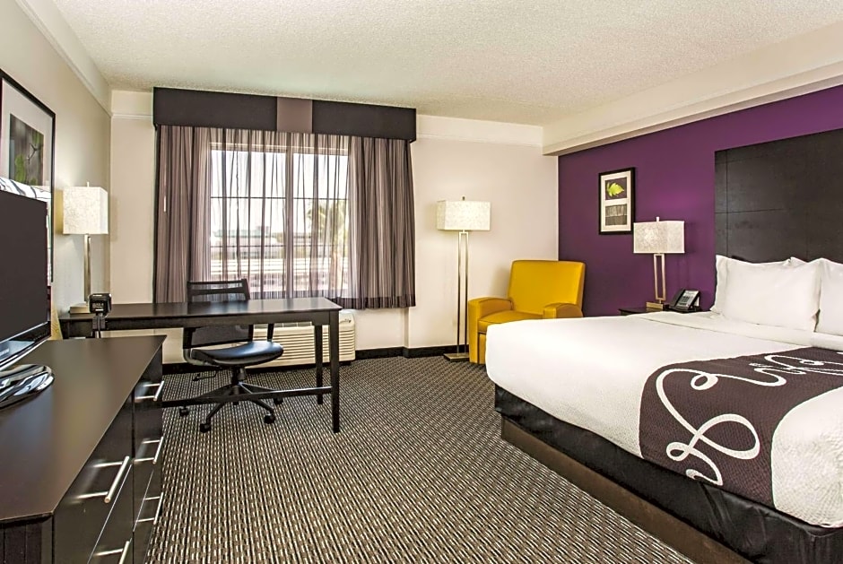 La Quinta Inn & Suites by Wyndham Las Vegas Summerlin Tech