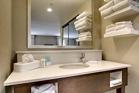 1 King W/Microwv/Fridge Nonsmoke