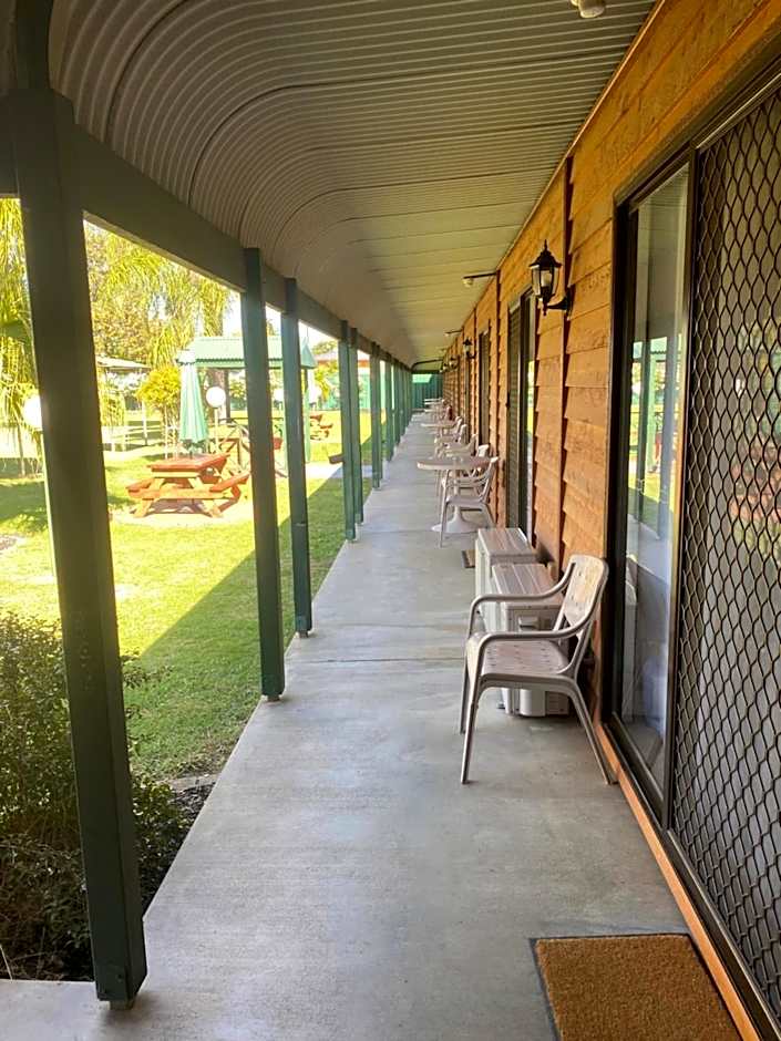 Deniliquin Country Club Motor Inn