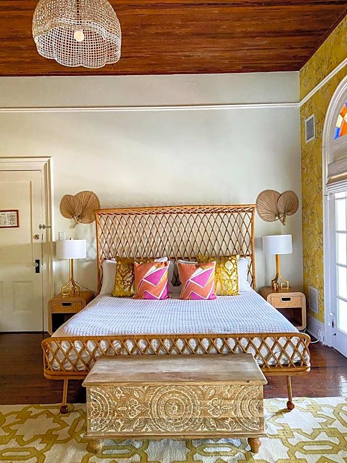 Marreros Guest Mansion - Adult Only