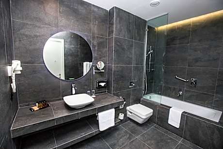 One-Bedroom Suite with Sofa Bed and Balcony