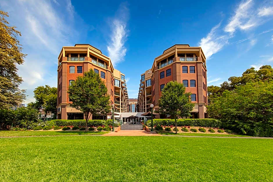 Amora Hotel Riverwalk