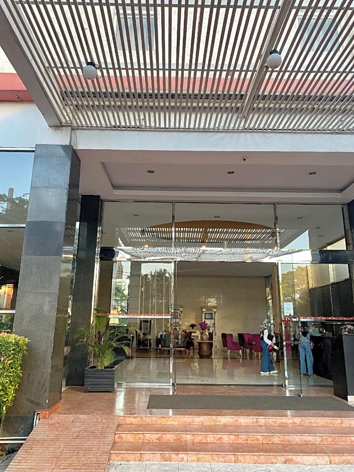 Marilyn Hotel Serpong