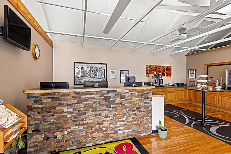 Super 8 by Wyndham Branson / Shepherd of the Hills Exwy