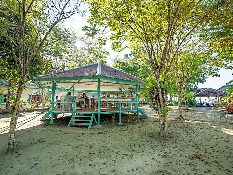 Scuba Republic Beach Bungalows