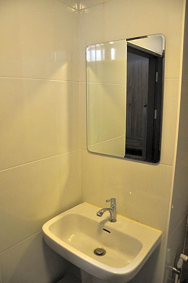 The Bedrooms Maeklong and Services Apartment