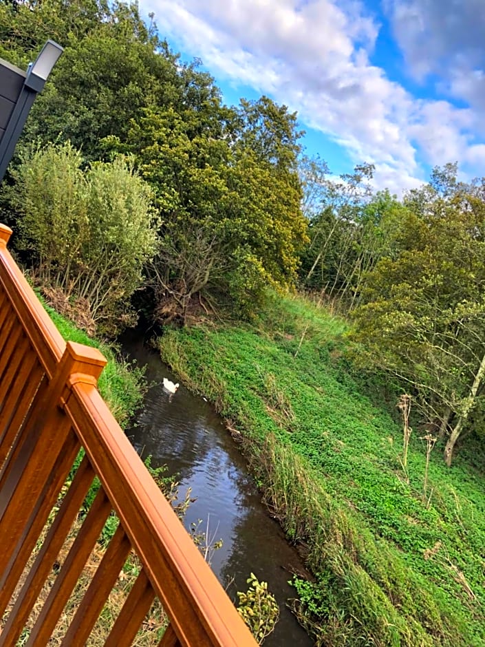 Moonlight Ridge -2 bedroom lodge with hot tub