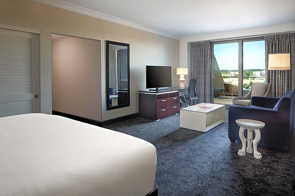 Amway Grand Plaza Hotel, Curio Collection by Hilton