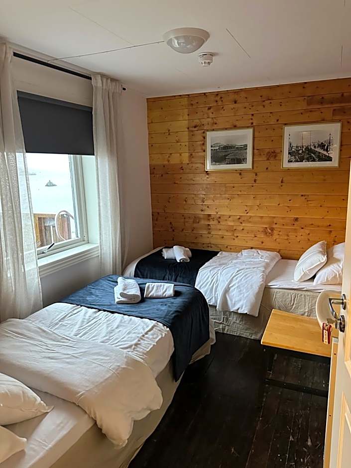 Astra Whale - Waterfront Boutique Hostel in Lofoten