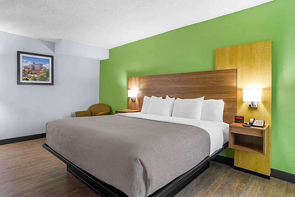 Quality Inn & Suites Greenville - Haywood Mall