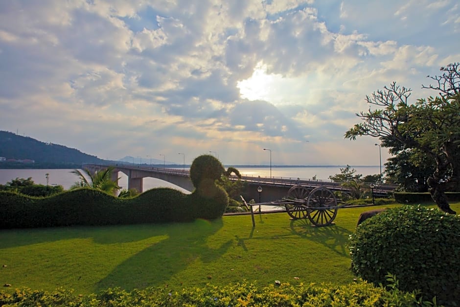 Champasak Grand Hotel