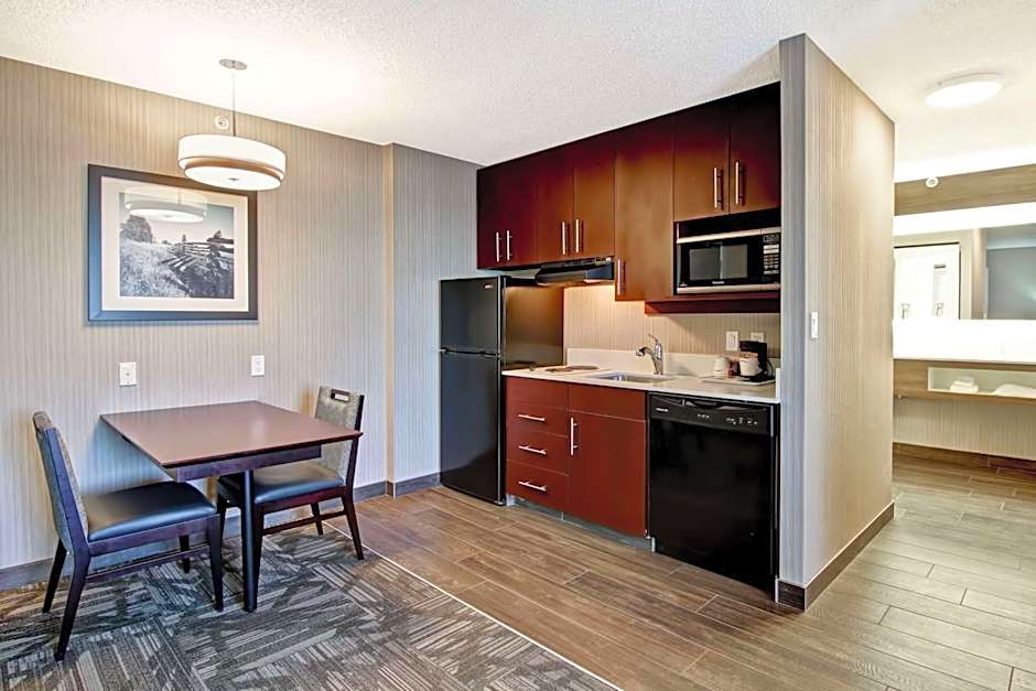 Hampton Inn By Hilton And Suites Calgary-Airport