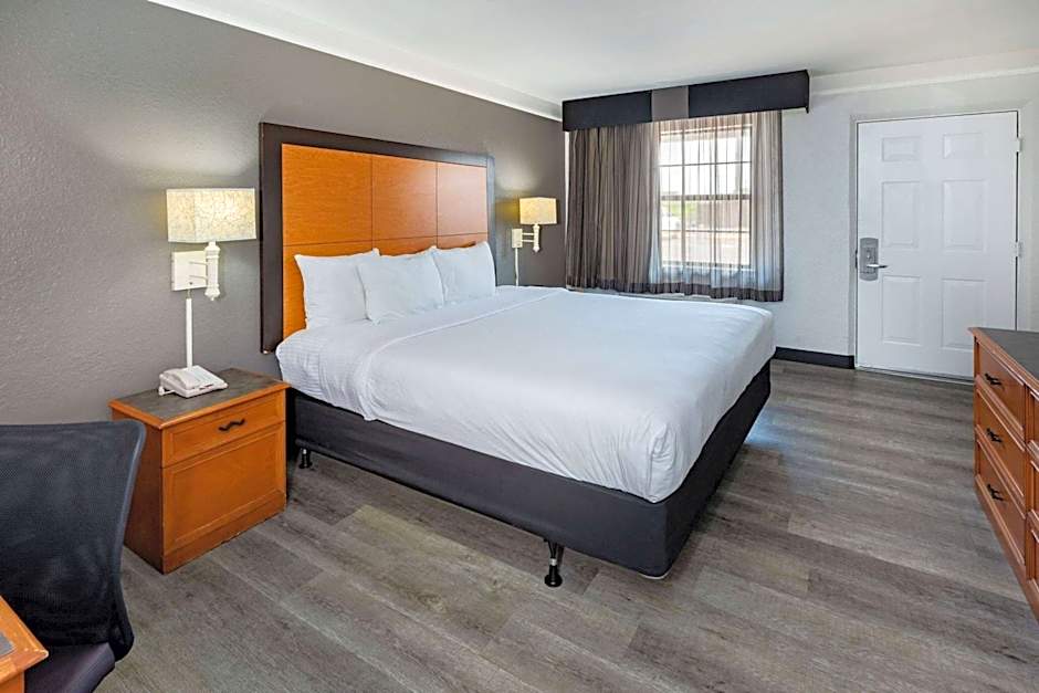 La Quinta Inn & Suites by Wyndham Laredo