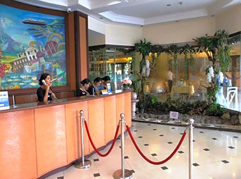 Crown Royale Hotel