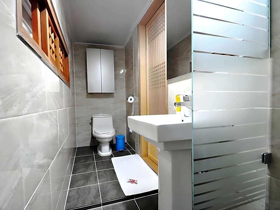 Gallery Jin Hanok Guesthouse