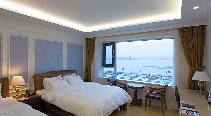 Fontana Beach Hotel