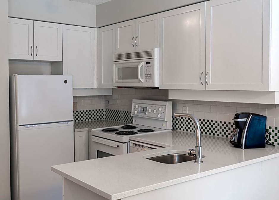 Alpenglow Lodge Family Studio with Murphy Bed by MVA