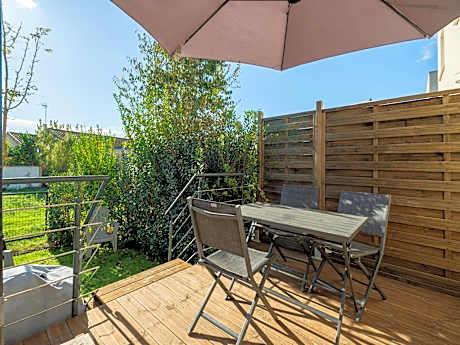 Bright villa 6 ppl, garden, close to the sea