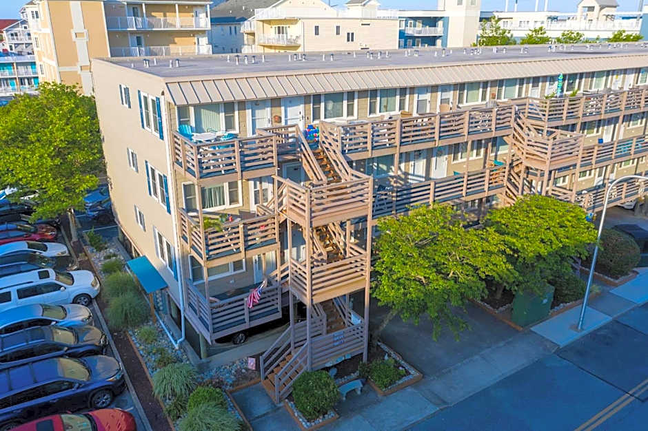 Ocean Block Condo 100 Steps From the Beach
