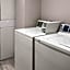 Days Inn & Suites by Wyndham Northwest Indianapolis