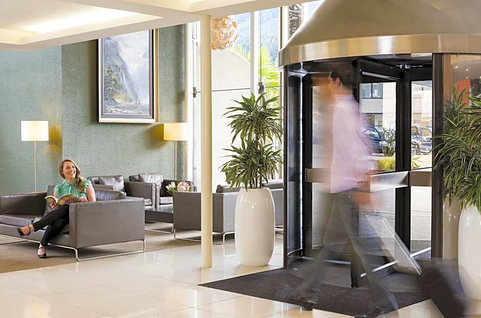 Novotel Queenstown Lakeside