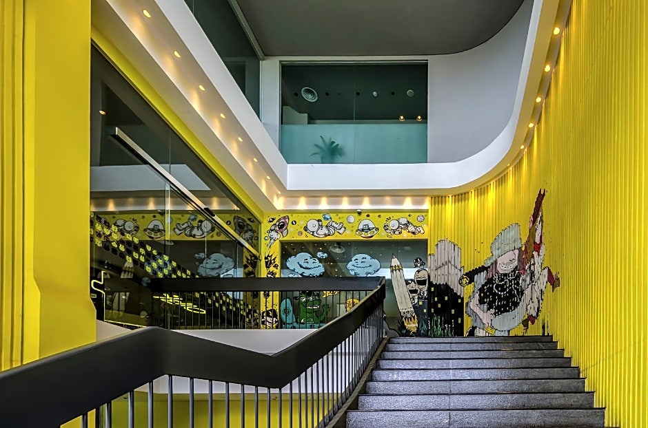 Yello Hotel Jemursari