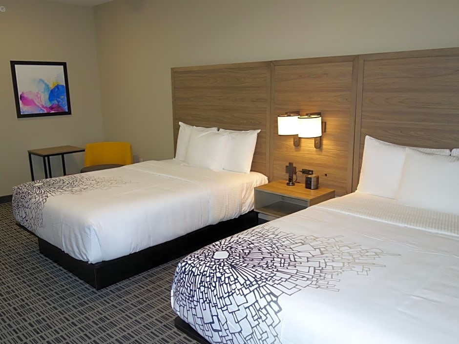 La Quinta Inn & Suites by Wyndham San Antonio Alamo City