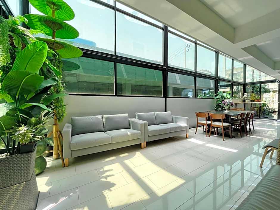 RoomQuest Bangkok Don Mueang Airport