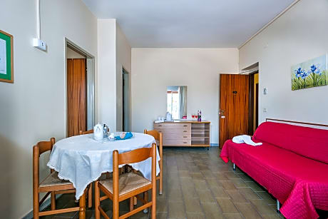 THREE ROOMS 7 BEDS