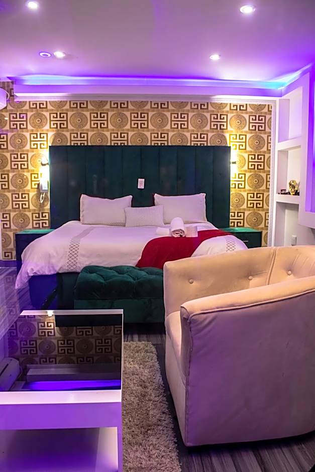 Gold Crown International Hotel