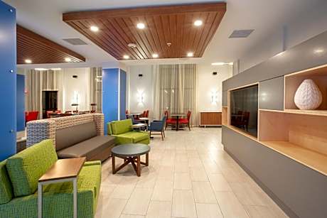 Holiday Inn Express & Suites Phoenix - Glendale Sports Dist By IHG