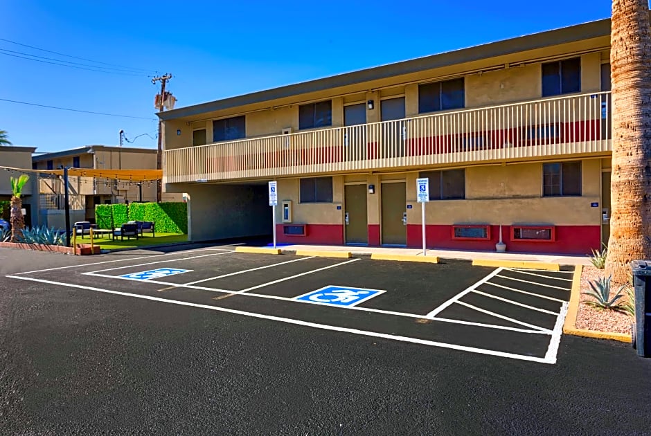 Travelodge Phoenix Downtown – Phoenix, AZ