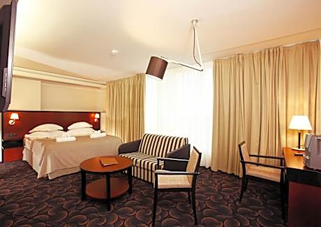 Deluxe Double Room with Spa Access