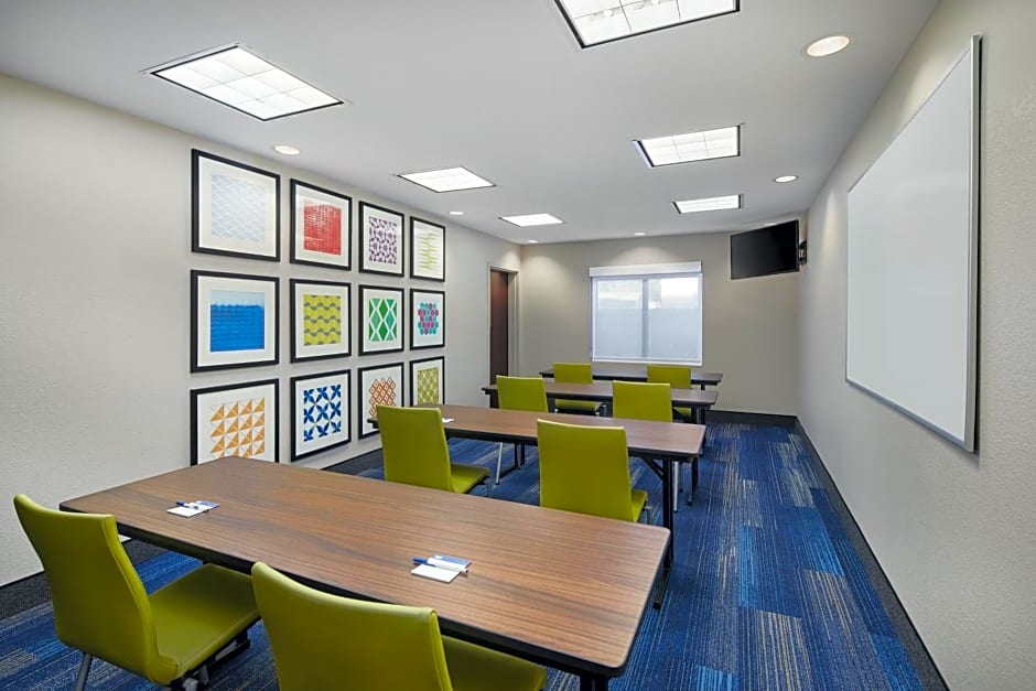 Holiday Inn Express Hotel & Suites Pensacola-West Navy Base, an IHG Hotel